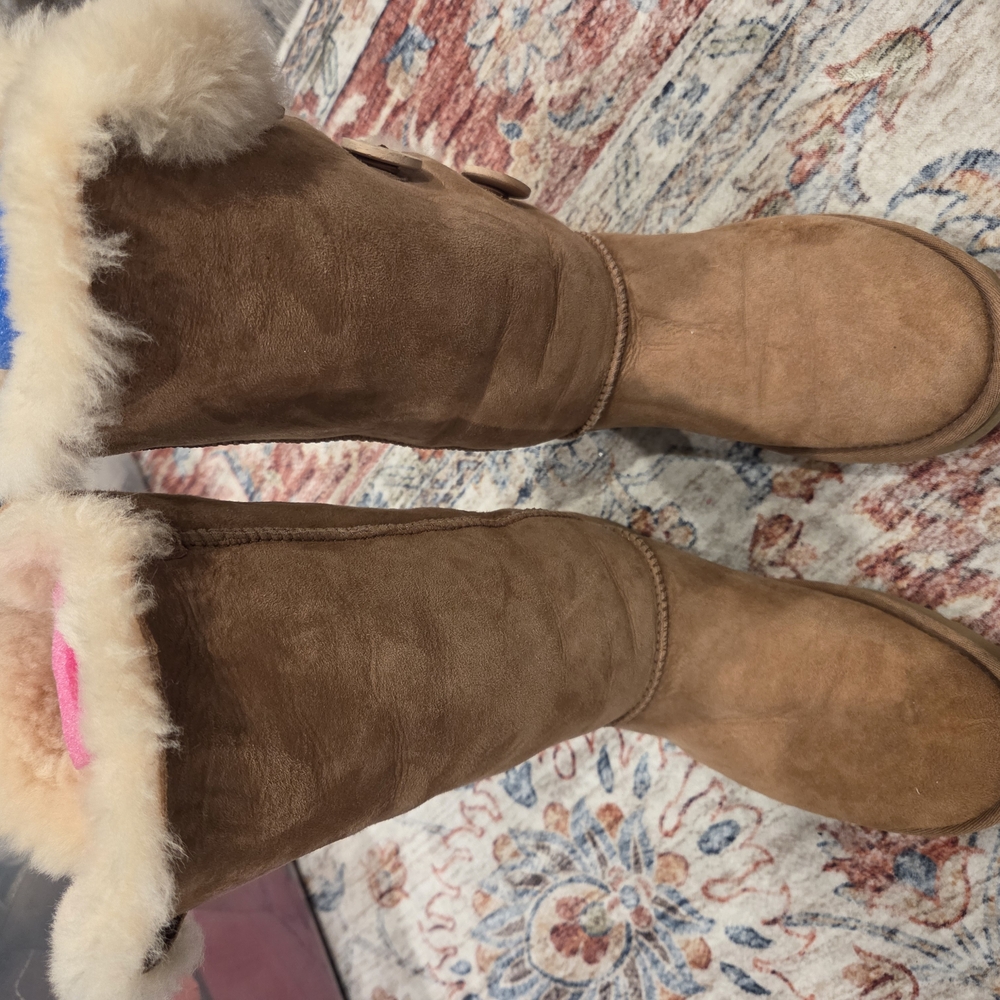 UGG Brown Winter Boots with Sheepskin Lining